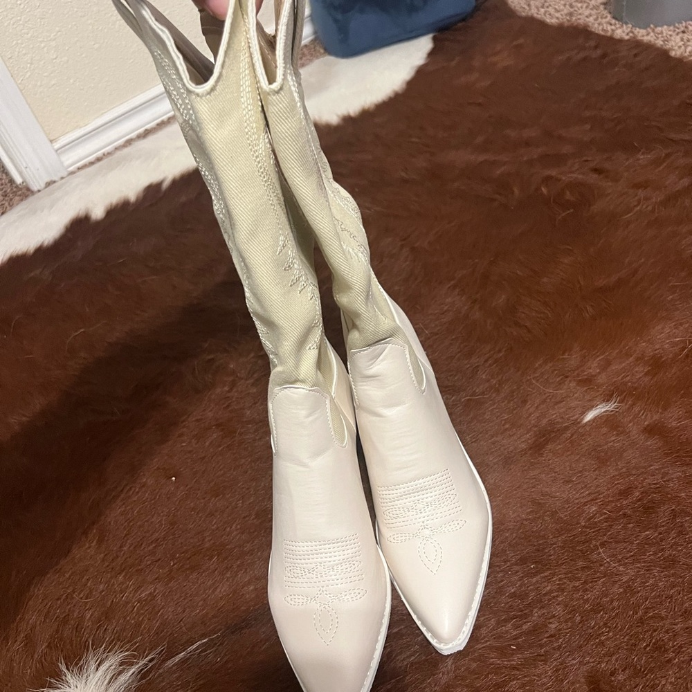 Boots - Picture 4 of 4